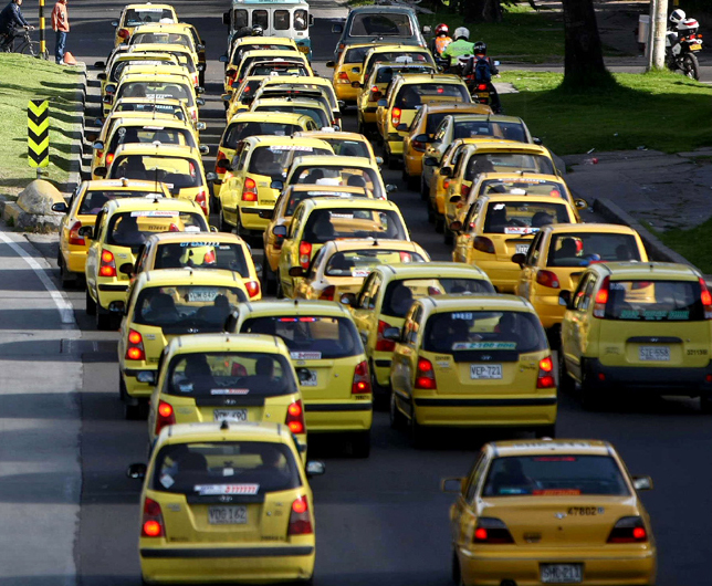 En 300 pesos subirá carrera mínima de taxis en Bogotá