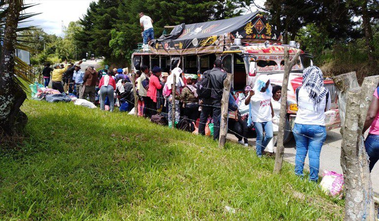 La concentración de campesinos arrancó desde Popayán. Denuncian asesinato de líder indígena en Corinto.