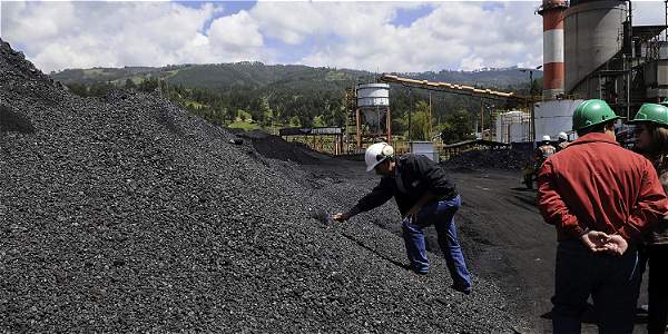 Petróleo y carbón ponen 79,4 % del aumento acumulado de exportaciones