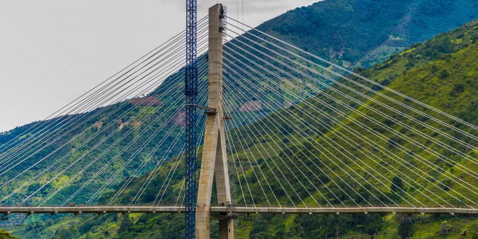 Puente más alto y moderno del país una trocha conduce hasta él