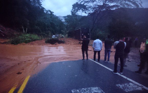 Cierres en la autopista el porqué. Habla director del Invías