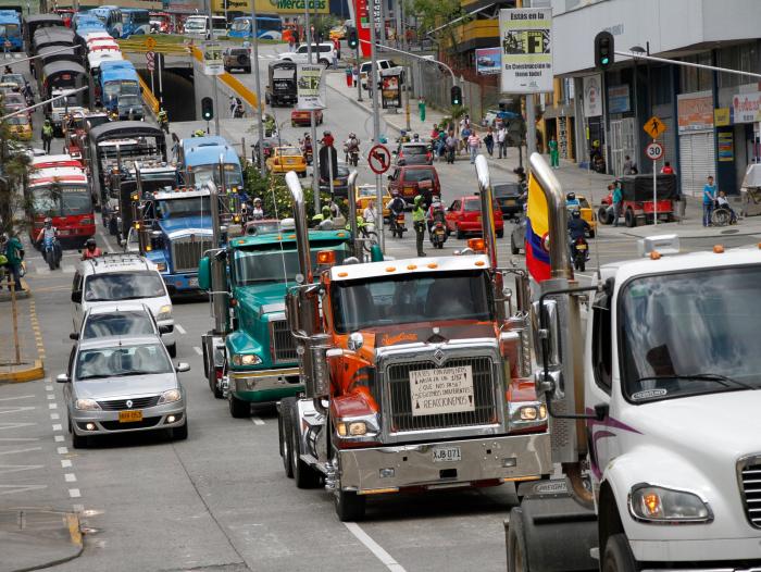 Restricciones viales en Bogotá transportadores se oponen