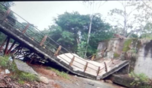 Caída de puente vehicular dejó incomunicado a espacio territorial en Caquetá