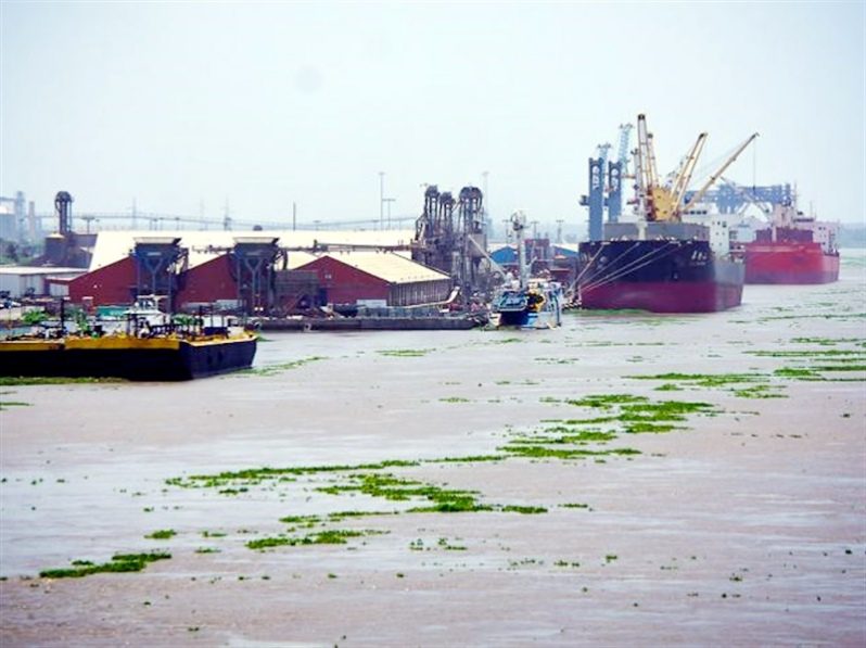 Puerto de Barranquilla: transferencia de carga por canal de acceso