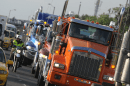 Transportadores celebran baja en precios de combustibles