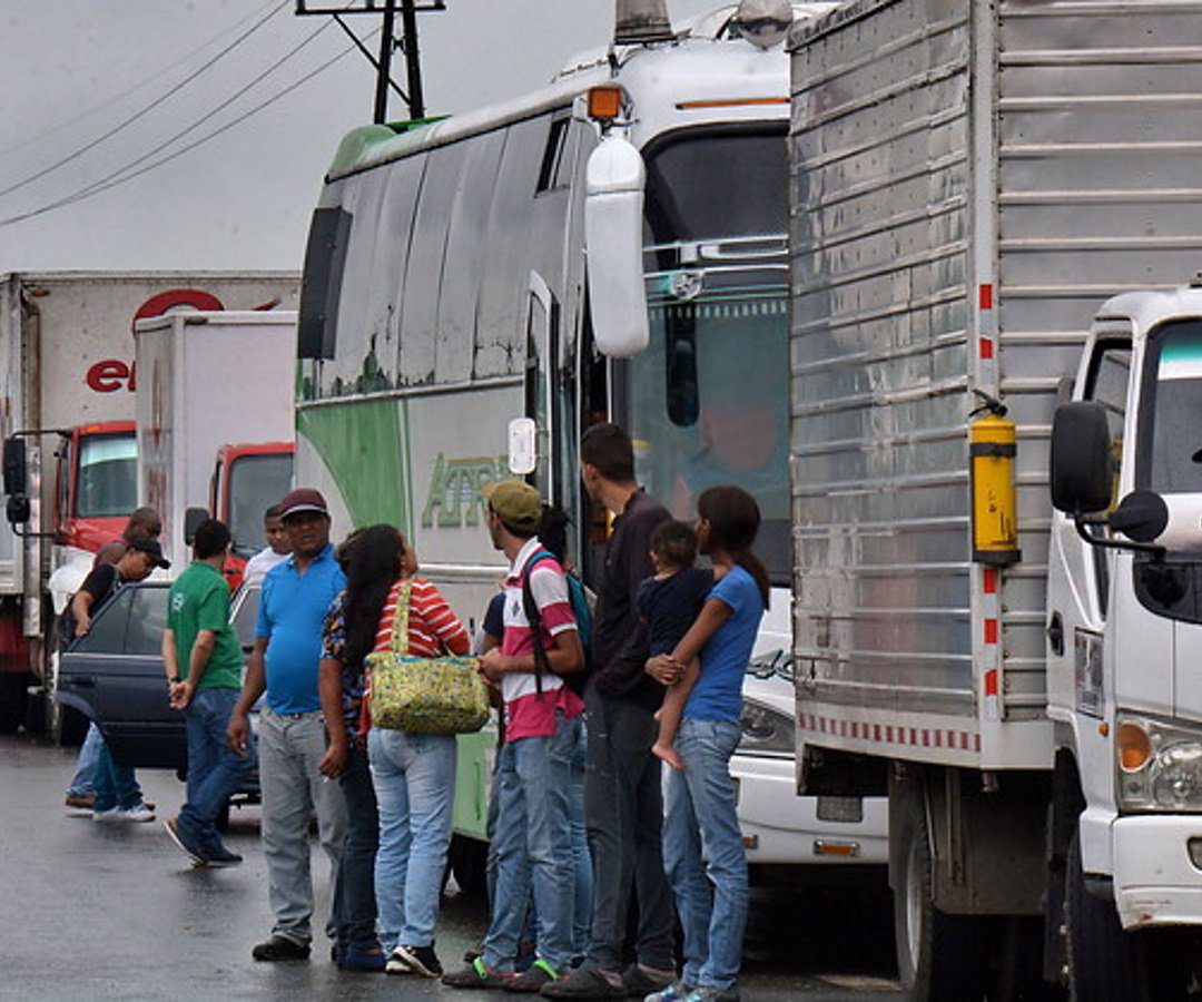 Bloqueos en Cauca afectan la salida de las exportaciones terrestres para Ecuador