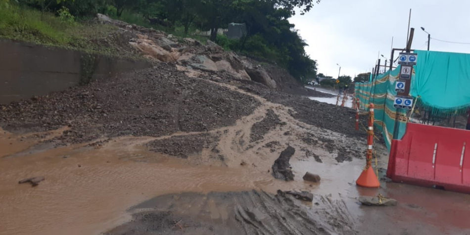 Cierre total de la vía Bogotá-Villavicencio por deslizamientos