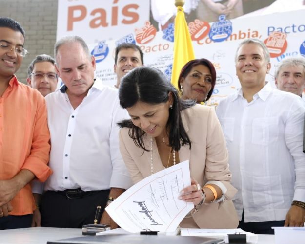 Colfecar en firma del Plan de Desarrollo de Gobierno Duque