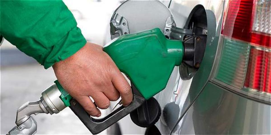 Petróleo y dólar: doble presión para que gasolina vuelva a subir