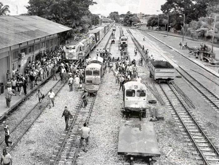 Tren cargado de café y bebidas atravesó el país por ruta férrea La Dorada - Chiriguaná