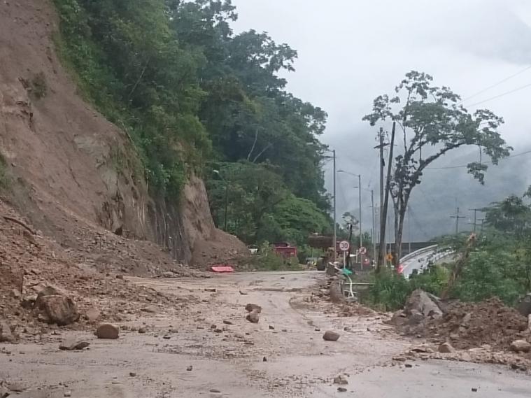 Cierre indefinido de la vía al Llano por derrumbe de grandes proporciones