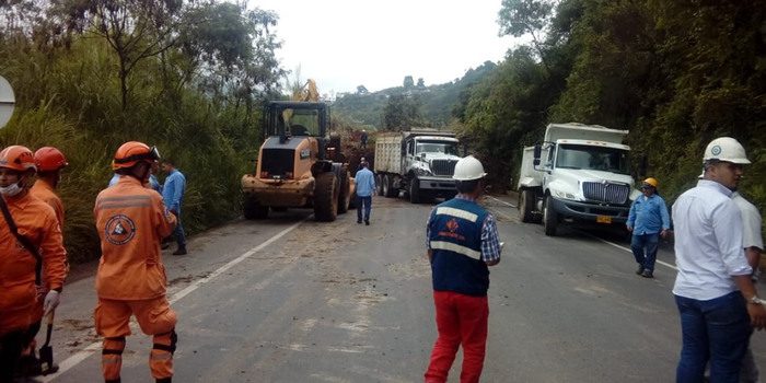 Invías apoya labores en la emergencia en la Variante La Romelia – El Pollo en Risaralda