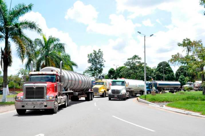 Alza del dólar impactó costos del transporte de carga en agosto: Dane y Colfecar