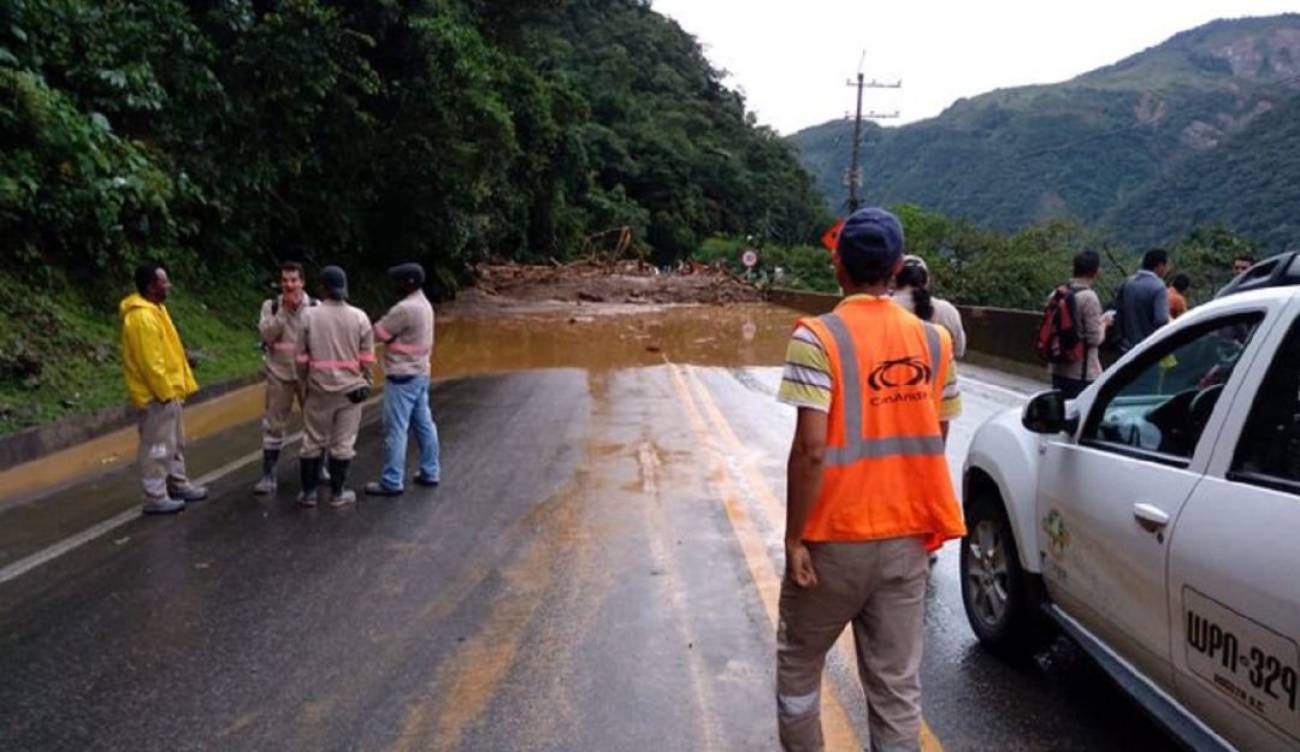 Se acerca la apertura de la vía al Llano. Este fin de semana se adelantan obras de pavimentación en el kilómetro 58