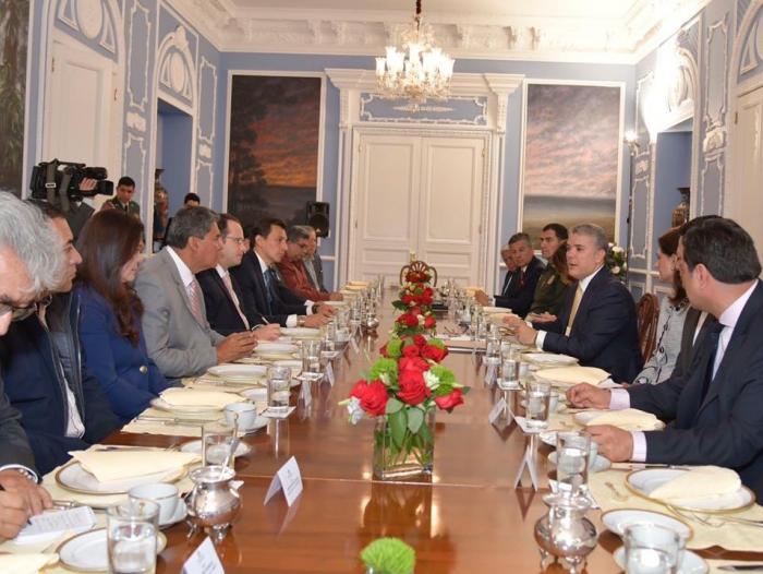 Transportadores y taxistas respaldan al Gobierno ante el paro nacional