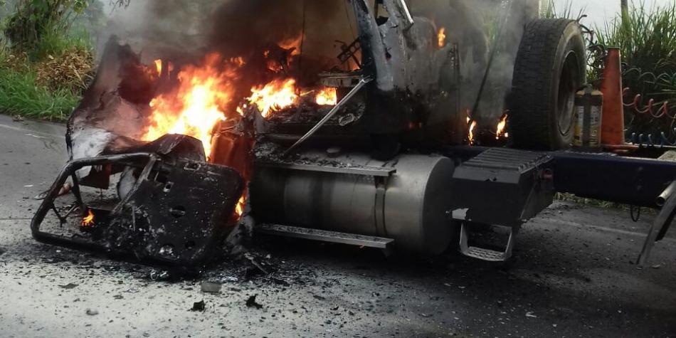 Combates en Valdivia, Antioquia, donde el Eln quemó seis vehículos