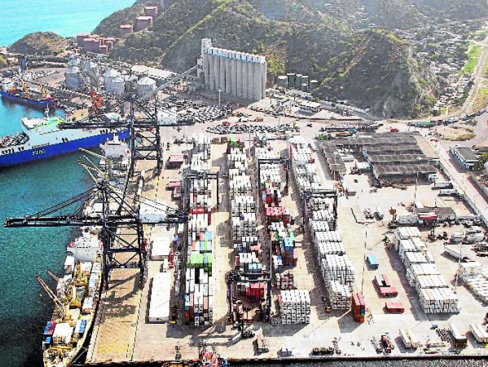 Sigue creciendo el déficit de la balanza comercial. Si bien en octubre se contrajo 30,83 %, en el año la cifra está en 55,9% con 8.630,3 millones de dólares.