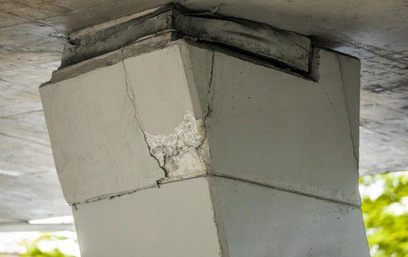 Fisura en puente de Los Balsos no representa peligro. Según el secretario de Infraestructura Física de Medellín, Andrés Uribe, la fisura es de carácter estético y no estructura