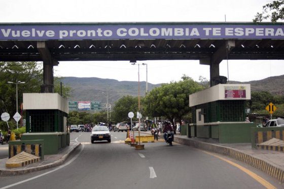 Alista puentes fronterizos para reanudar transporte con Venezuela