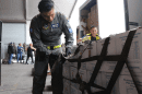 Ayudas humanitarias son transportadas por su Fuerza Aérea
