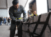Ayudas humanitarias son transportadas por su Fuerza Aérea