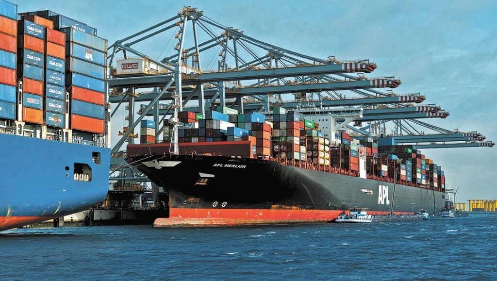 Vietnam busca desarrollar flota de transporte marítimo