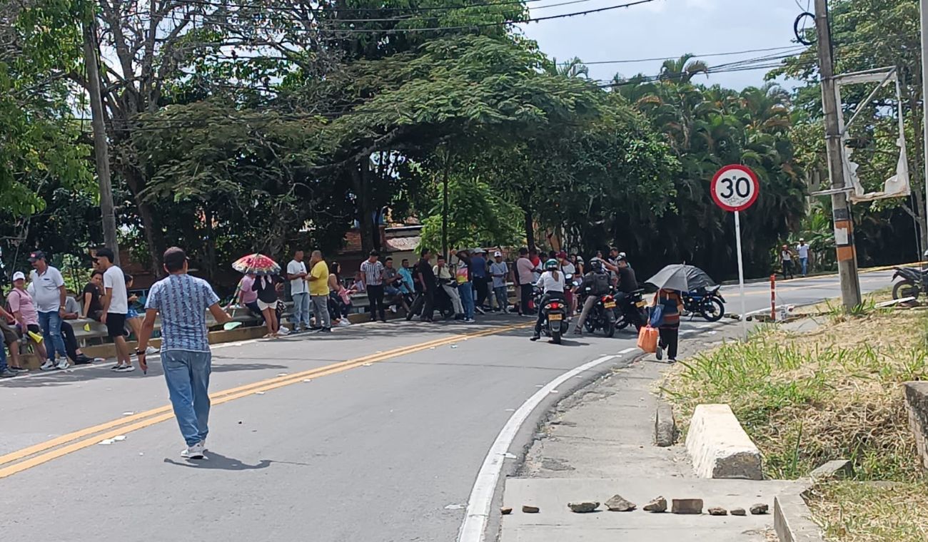 Manifestaciones En La Vía Girardot Bogotá Afectan La Movilidad Se