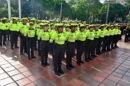 policías