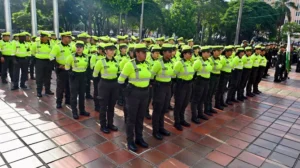 policías