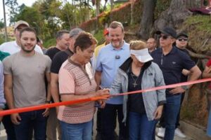Rionegro estrena 5,8 kilómetros de vías pavimentadas en sus veredas. La Alcaldía inaugura las obra